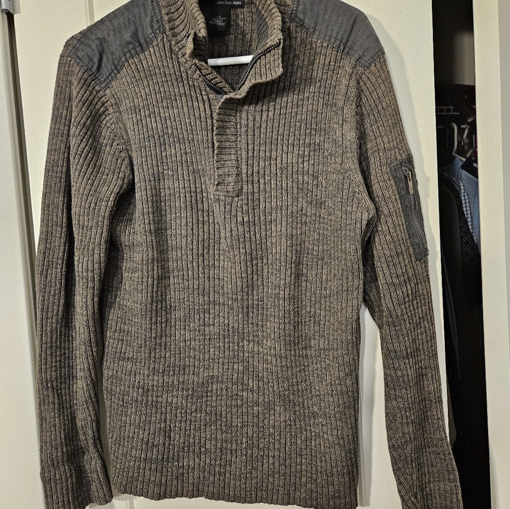 Calvin Klein Quarter Zip Sweater. Size L